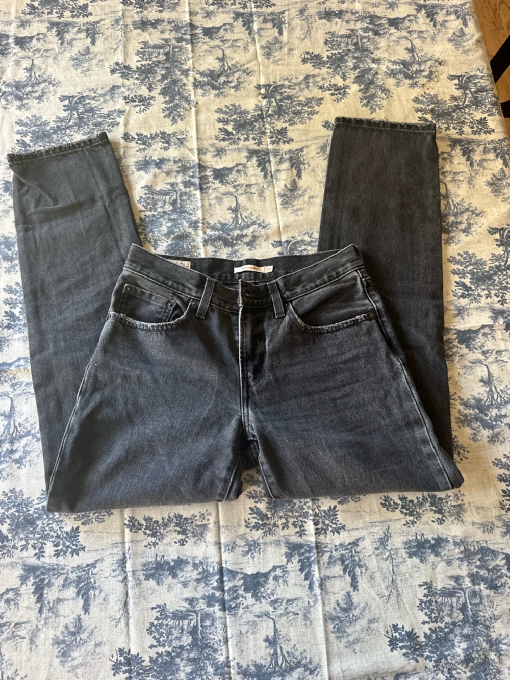 Levi's Women's Black middy Straight Leg Jeans